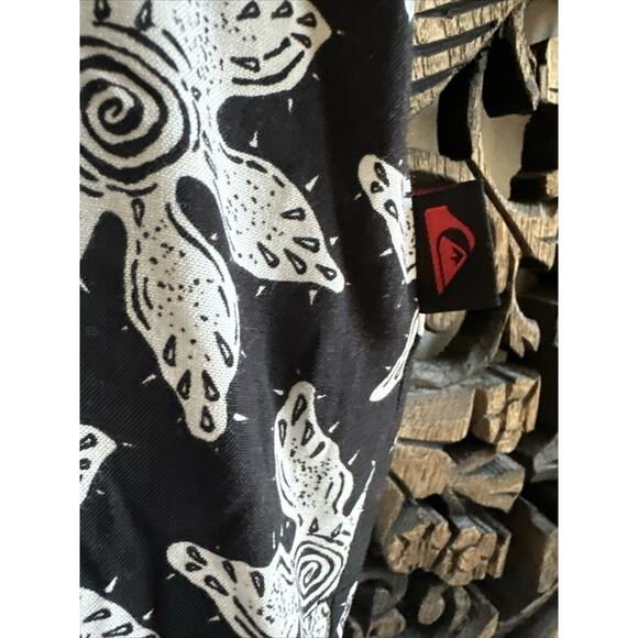 Quicksilver X Stranger Things Shirt Men's Size XS ButtonUp Short Sleeve Netflix - Picture 7 of 9